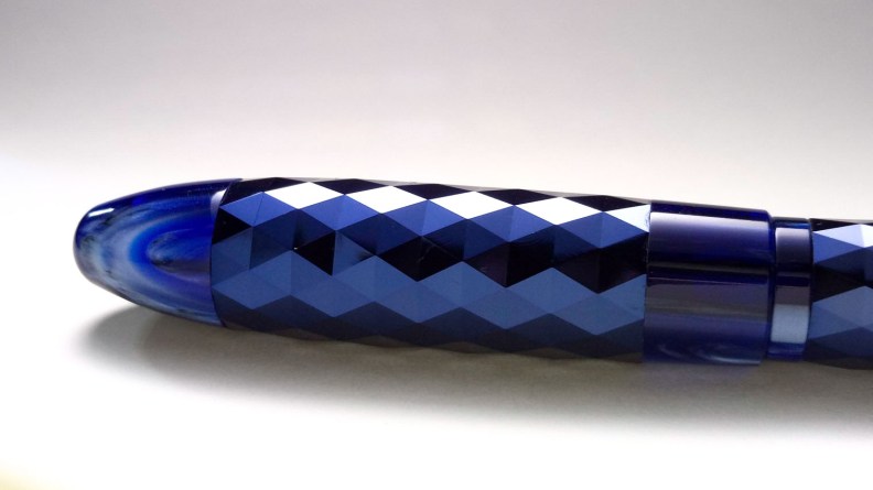 Live_in_You_UNSEEN_Fountain_Pen_Review_Cap