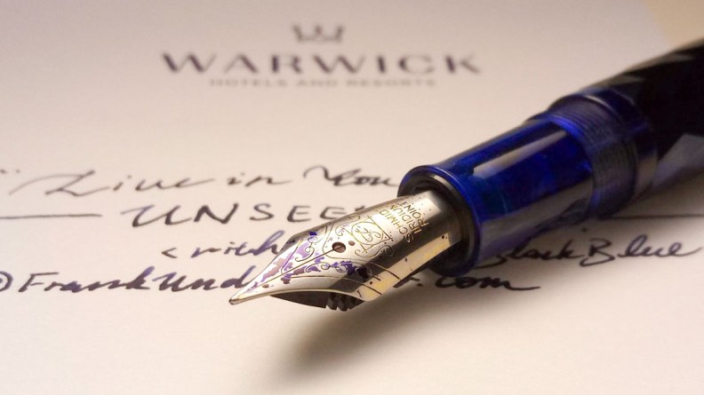 Live_in_You_UNSEEN_Fountain_Pen_Review_Changing the nib color