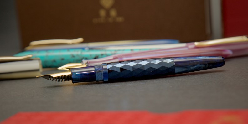 Live_in_You_UNSEEN_Fountain_Pen_Review_Camera