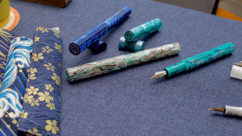 FrankUnderwater_ChinesePenNews_LiveinYou_13_ - 1