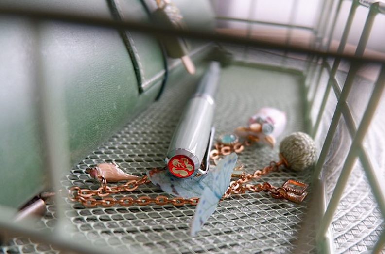 FrankUnderwater_ChinesePenNews_LiveinYou_Hill_Series2